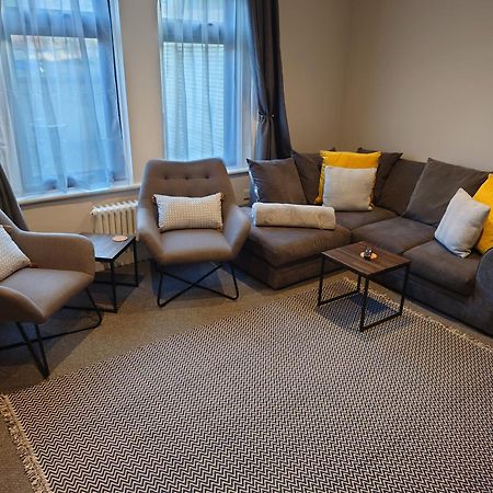 Newly Renovated 2-Bed Bungalow 巴斯 外观 照片
